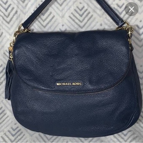 SOLD-Michael Kors soft leather Navy crossbody - Picture 2 of 4